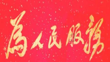 吃早餐的精致女孩