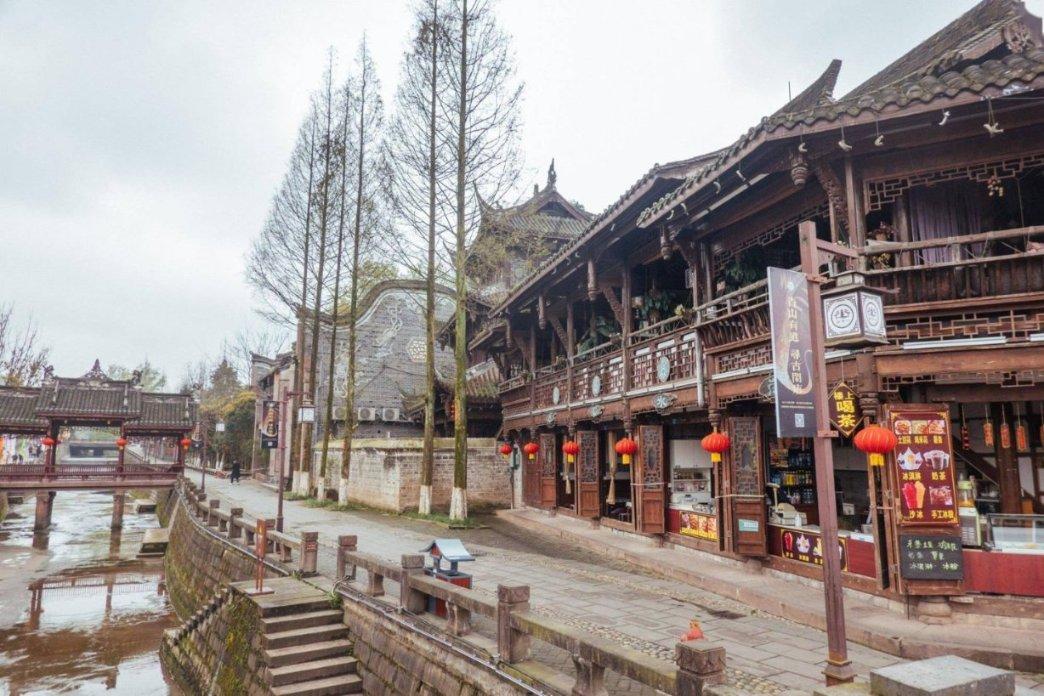 胡兰成究竟有什么魅力，让张爱玲迷恋一生？？游戏画面